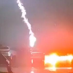 Read more about the article Huge Lightning Bolt A Few Centimetres From Car