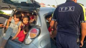 Read more about the article Police Stop Kindergarten Teacher With 25 Kids In Her Car
