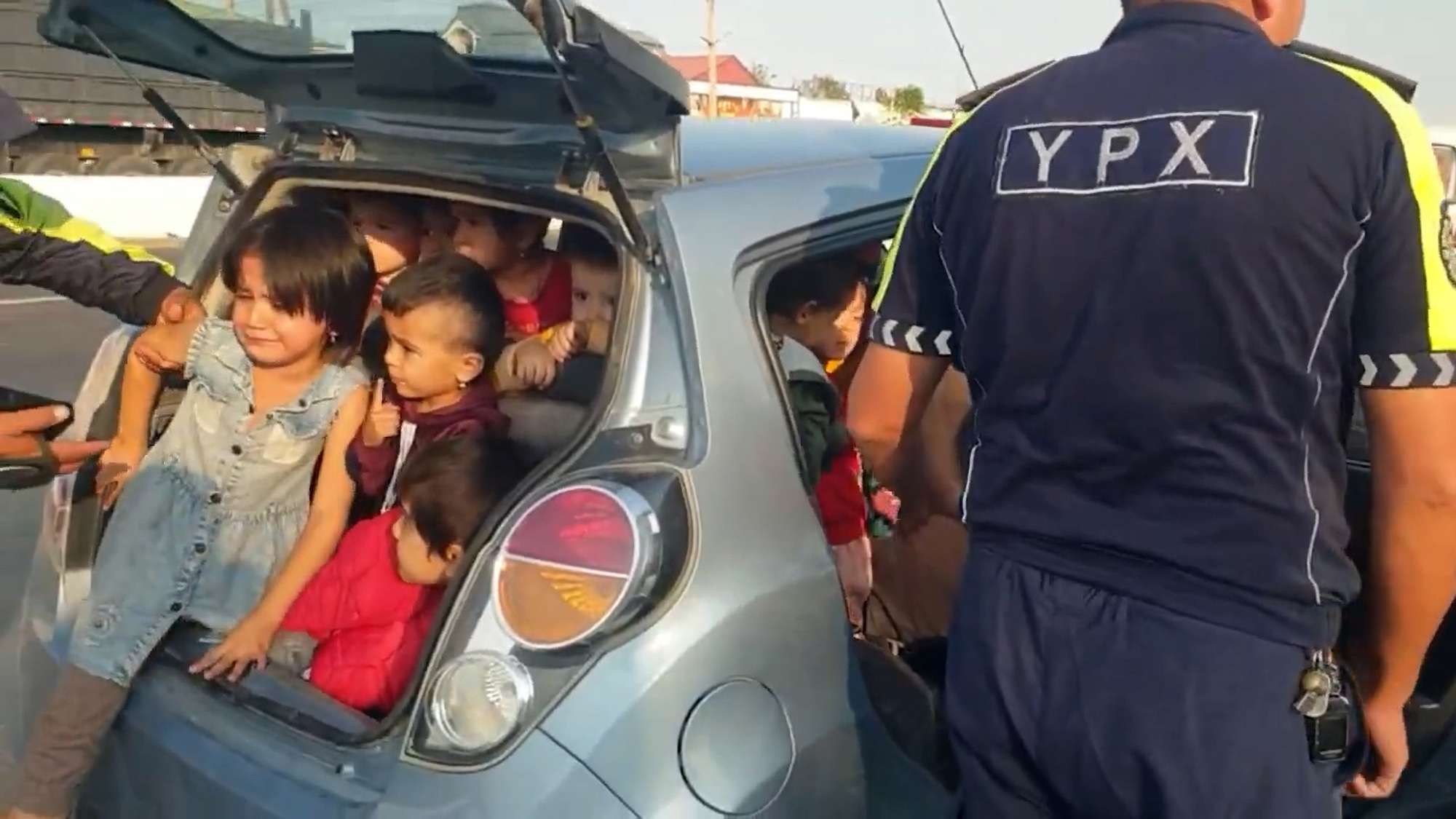 Read more about the article Police Stop Kindergarten Teacher With 25 Kids In Her Car