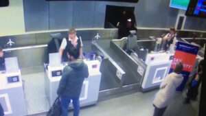 Read more about the article Passenger Falls Onto Luggage Conveyor Belt While Trying To Save Documents