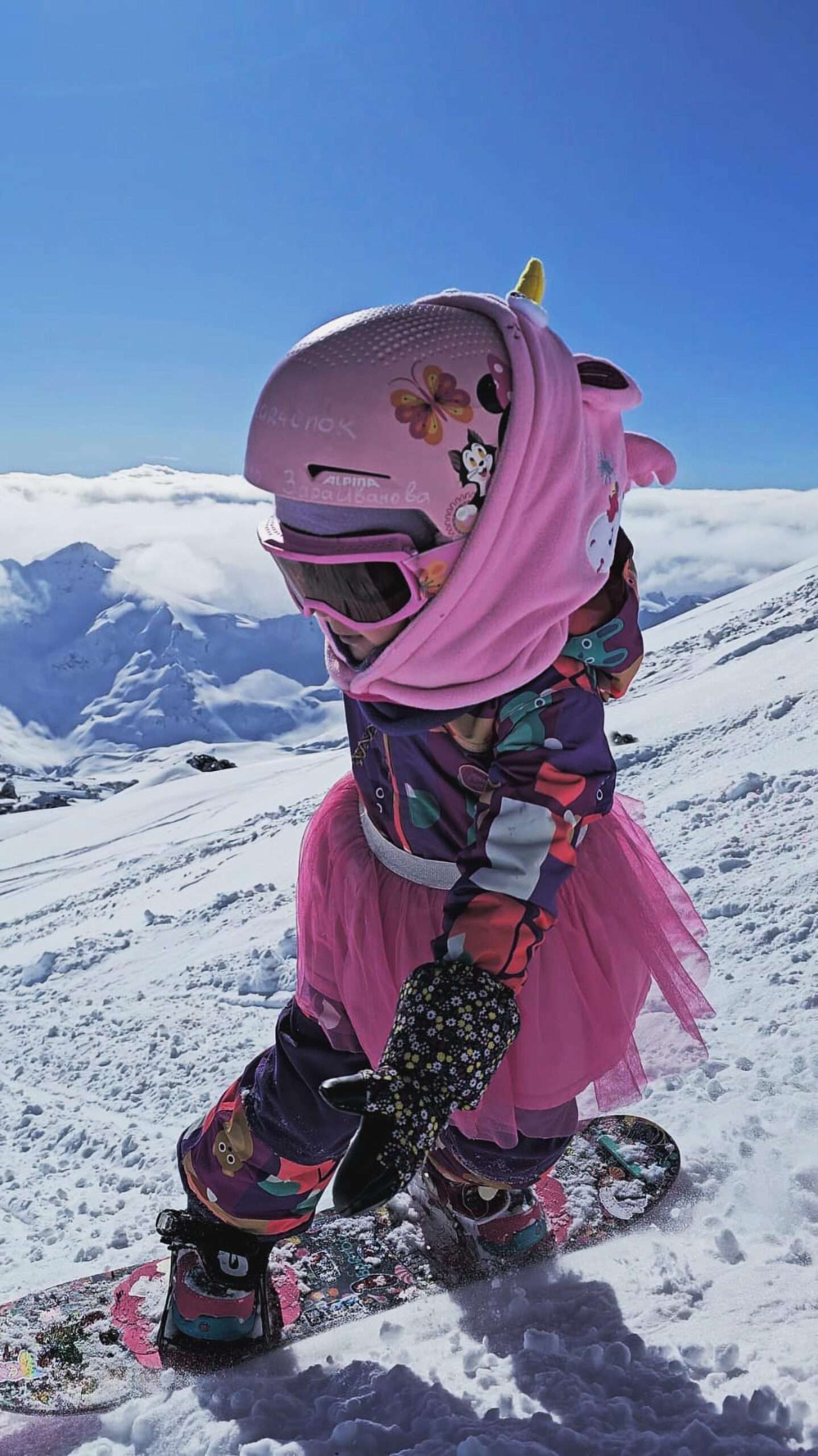 Read more about the article Meet The Four-Year-Old Girl Snowboarder Who Is Conquering Europe’s Highest Peaks